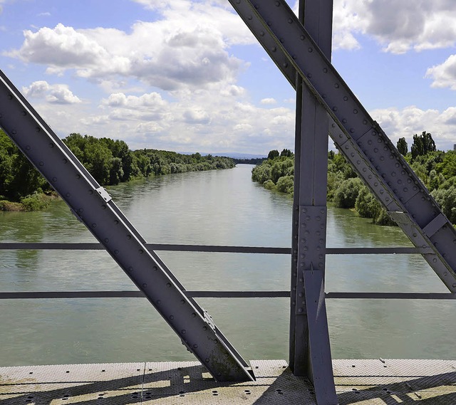 Die Brcke nach Chalamp verbindet &#8211; oder  trennt sie auch?   | Foto: martens