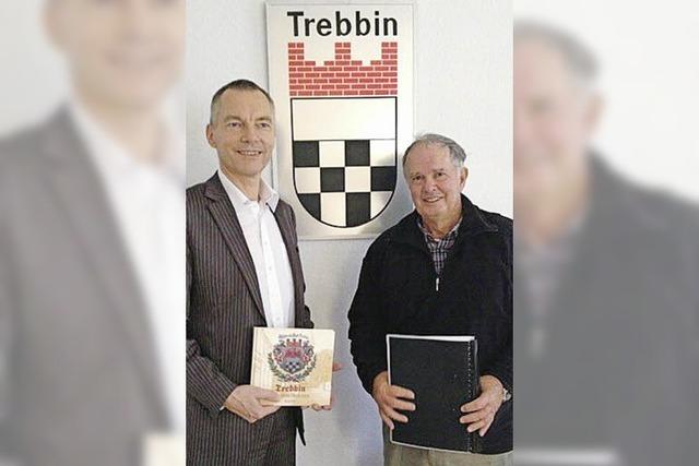 Mister Trebbin aus Australien besucht Stadt, deren Namen er trägt