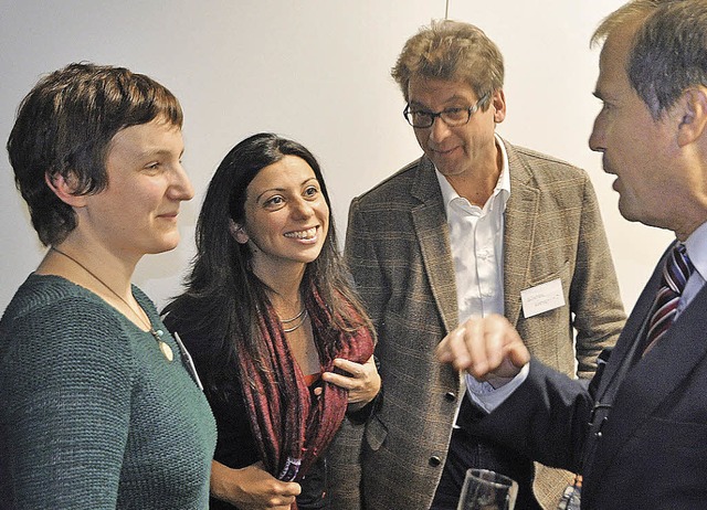 OB Klaus Eberhardt im Gesprch mit Gn...Capotorto und Julia Ofer (von rechts)   | Foto: daniel Gramespacher