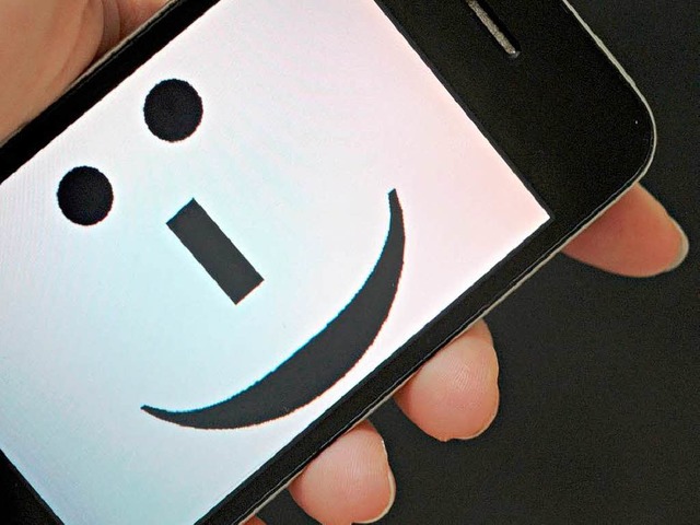 Das Smartphone soll abends gute Laune ...8211; und nicht fr Job-Stress sorgen.  | Foto: dpa