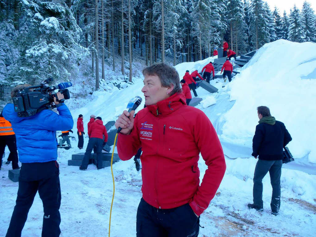 Generalsekretr Joachim Hfker gibt Erluterungen: Von 10000 Kubikmetern Schnee sind 6000 Kubikmeter brig, die Erwartungen sind erfllt.