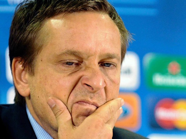 Verstimmt, aber eigenem Bekunden nach ...eleidigt: Schalke-Manager Horst Heldt.  | Foto: dpa