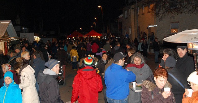 Viel los war am Freitagabend bei &#822...d Lichterglanz&#8220; in Rheinhausen.   | Foto: Jrg Schimanski