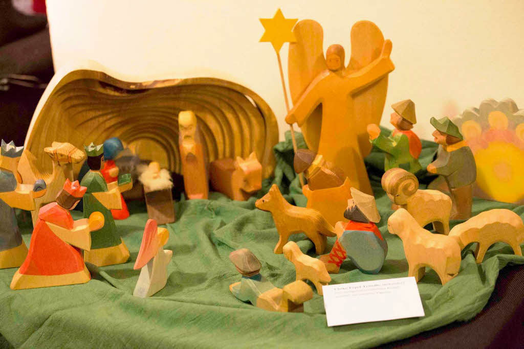 Ulrike Pöppel-Tröndle, Birkendorf - Kindegerechte Ostheimer Krippe mit bemalten Figuren Ulrike Pöppel-Tröndle, Birkendorf - Kindegerechte Ostheimer Krippe mit bemalten Figuren