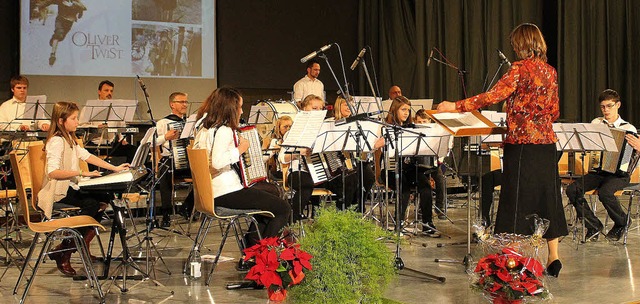 Jugendorchester des Akkordeonclubs Ottenheim unter der Leitung von Regina Baur  | Foto: Inge u. Martin Frenk