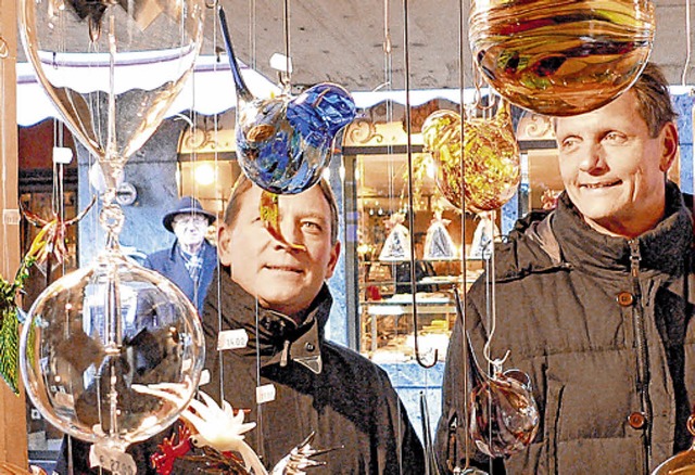 Eine Einfhrung in die Kunst des Glasb...en auf dem Waldshuter Weihnachtsmarkt.  | Foto: Herbst