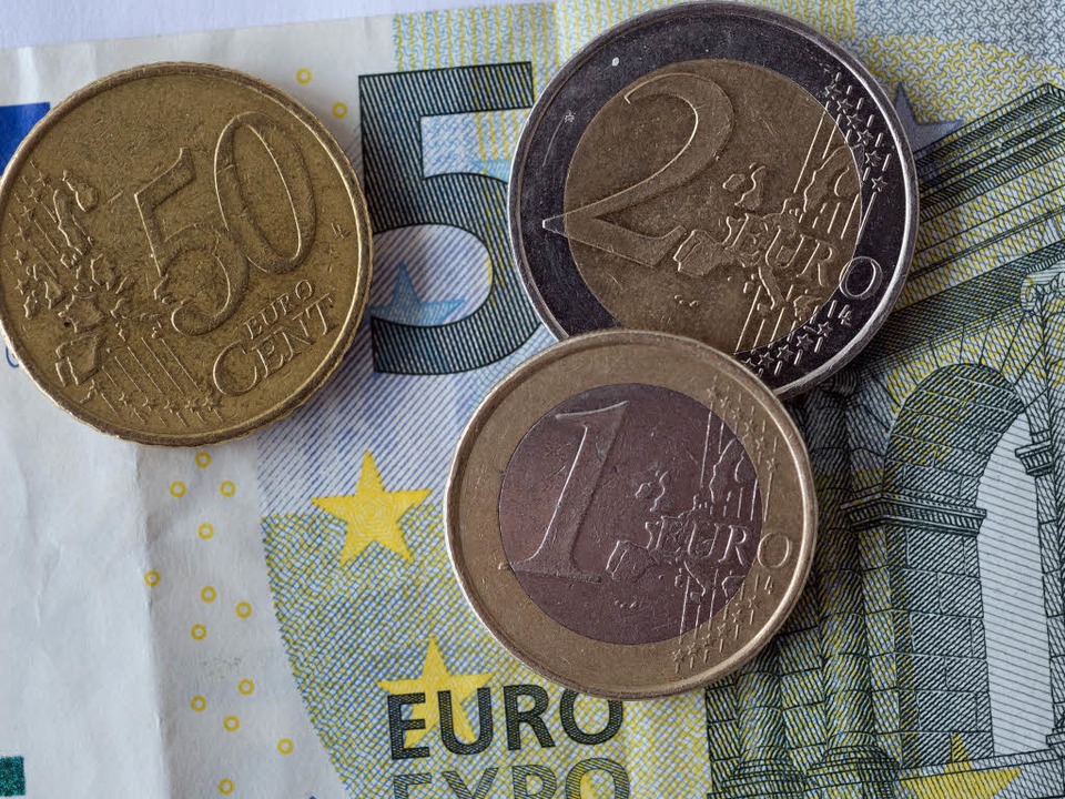 Kein Arbeitnehmer in Deutschland soll ...er verdienen als 8,50 Euro pro Stunde.  | Foto: dpa