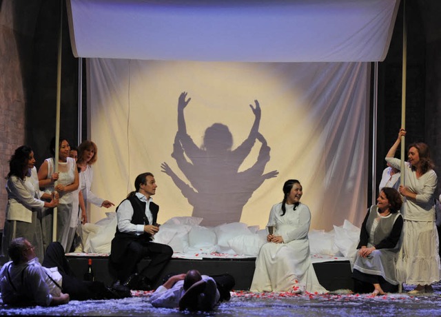 Lohengrin-Auffhrung in der Oper Basel.  | Foto: HANS JOERG MICHEL