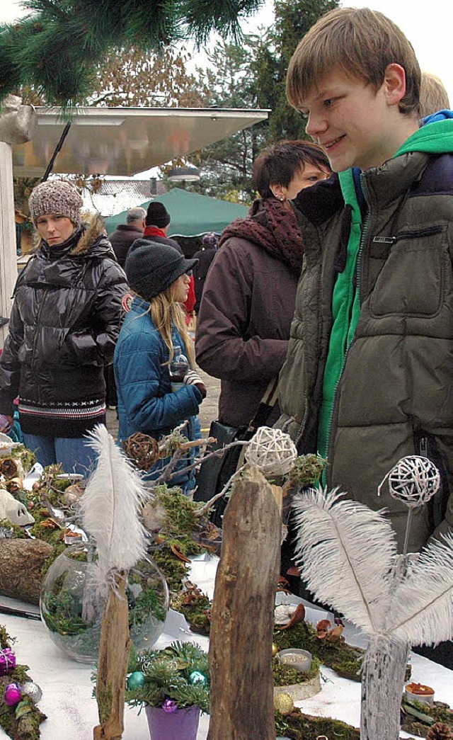 Ein vielfltiges Angebot zur Adventsze...beim Weihnachtsmarkt in Niederhof vor.  | Foto: Brigitte Chymo
