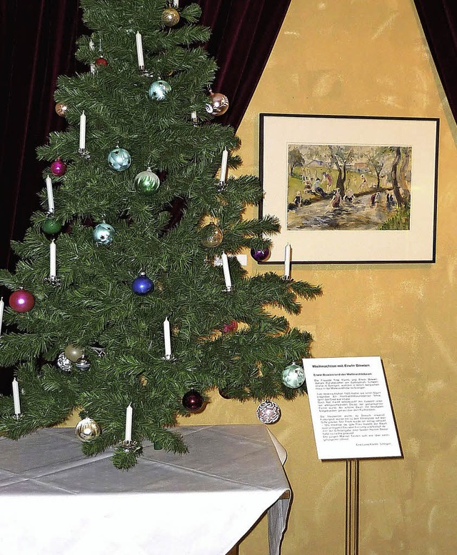 Warum ein Weihnachtsbaum auf dem Kche...rrt Erwin Bowien in der Ausstellung.   | Foto: BZ