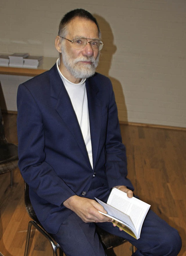 Wolfgang Sternstein, Autor des Buches ...hen Gemeindehaus Weisweil vorgestellt.  | Foto: Hge