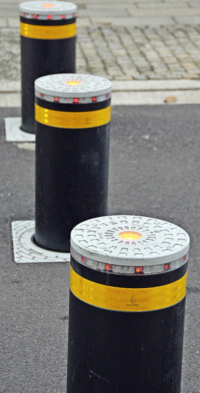 Die ersten  Poller in der Stadt sind d... Rosenfels in der Baumgartner Strae.   | Foto: Ehrentreich