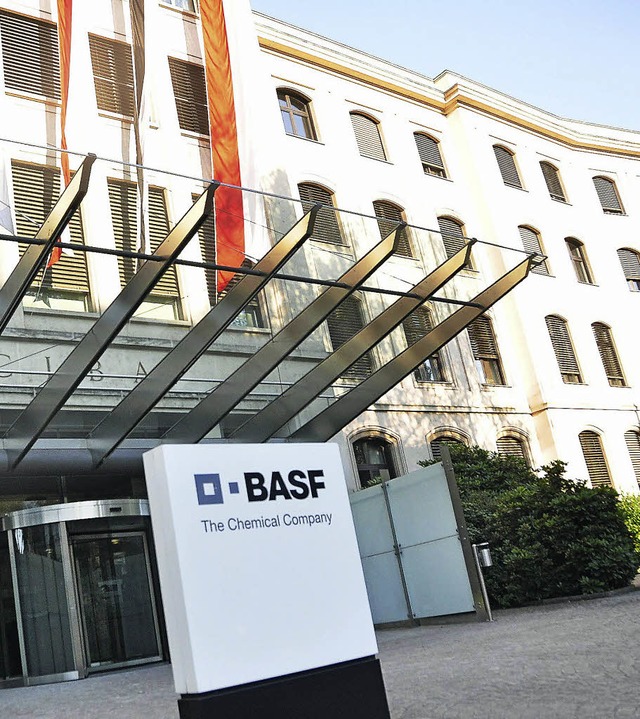 Die BASF sorgt in der Region, hier der... durch Stellenabbau fr Schlagzeilen.   | Foto: Daniel Gramespacher