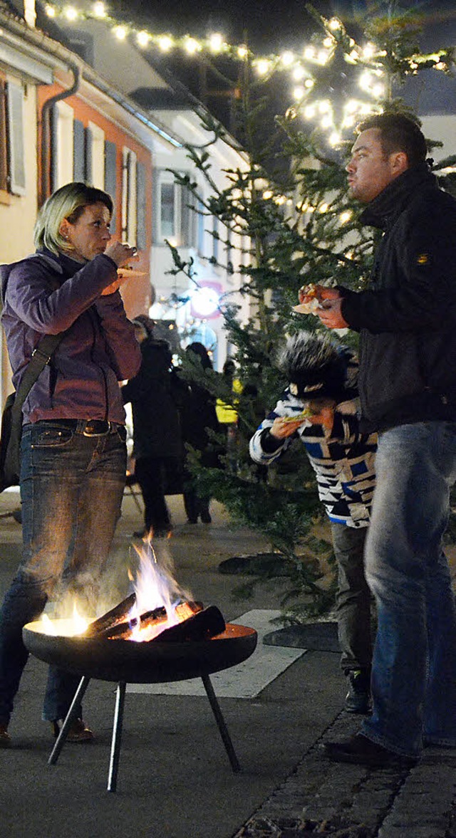 Nach dem Weihnachtsshopping trifft man sich auf dem Kanderner Blumenplatz.   | Foto: Archivbild: Lauber