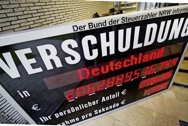 Das Land will die Schuldenbremse bis 2020 einhalten.  | Foto: dpa