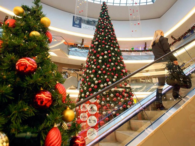 Damit die Kunden im Weihnachtscountdow...rifabschluss unterm Christbaum liegen.  | Foto: ZB