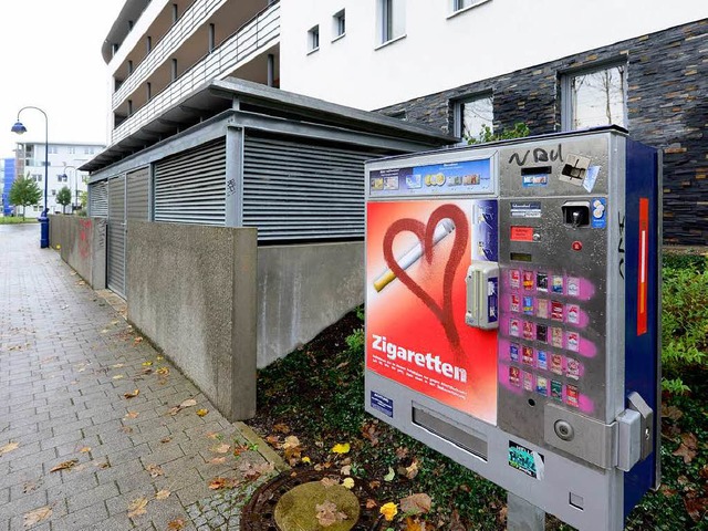 Diesen Zigarettenautomaten in Vauban w... anliegenden Bewohner gerne loswerden.  | Foto: Ingo Schneider