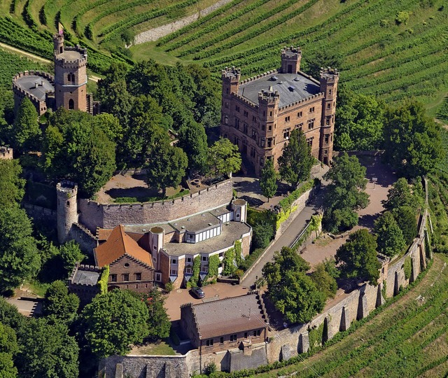 Schloss Ortenberg thront seit vielen J...ch immer wieder auch ihre Wirtschaft.   | Foto: Manfred Drbeck