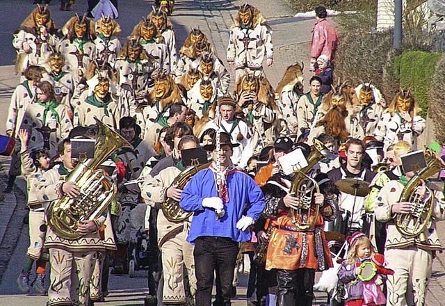 Die Narren der &#8222;Wizemer Geien&#...ald seit 40 Jahren die Fasnachtszeit.   | Foto: Noeske