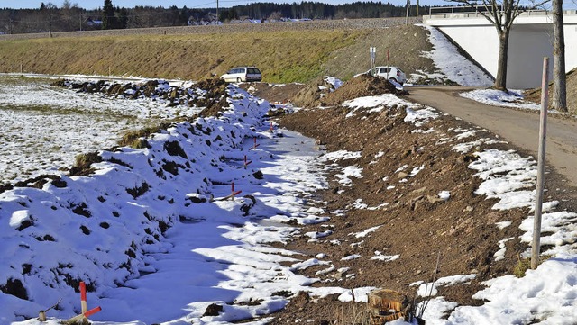 Um  berflutungen der Wohngebiete zu v...d in Rtenbach Gelnde aufgeschttet.   | Foto: Liane Schilling