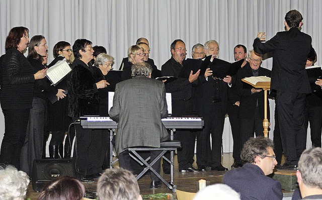 Der  Kirchenchor Neuershausen erffnet...fizkonzert fr die Kirchenrenovation.   | Foto: herbert binninger