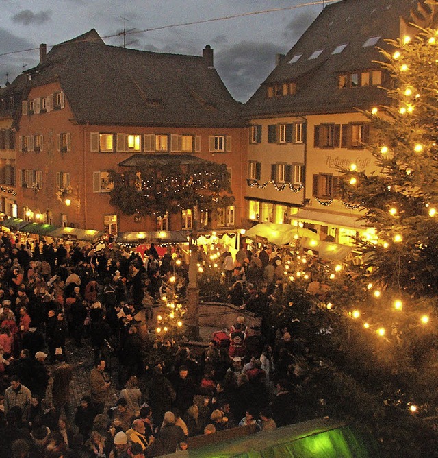 Der Altstaufener Weihnachtsmarkt ist A...schen weit ber die Fauststadt hinaus.  | Foto: Markus Donner