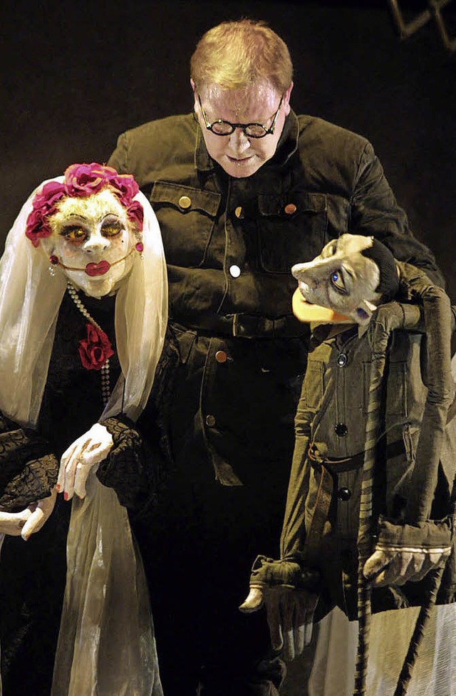 Neville Tranter mit seinem Ein-Mann-viele-Puppen-Stck   | Foto: Archiv: H. Fssel