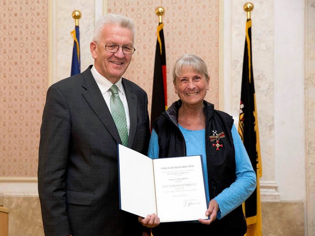 Ministerprsident Winfried Kretschmann mit Jutta Beckmann.  | Foto: Staatsministerium Baden-Wrttemberg