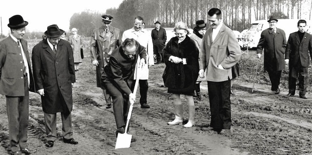 Spatenstich fr das Lahrer Tierheim im Oktober 1970   | Foto: BZ