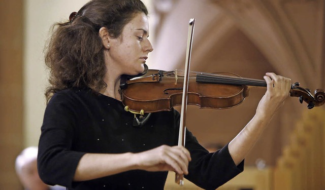 Geistliches Konzert des Clara-Schumann-Gymnasiums: Athina Rehse an der  Violine   | Foto: Christoph Breithaupt