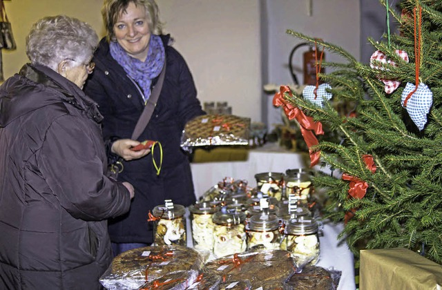 Statt Weihnachtsmarkt in Grafenhausen:...allerlei Leckerem und Dekorativem an.   | Foto: Chris Seifried