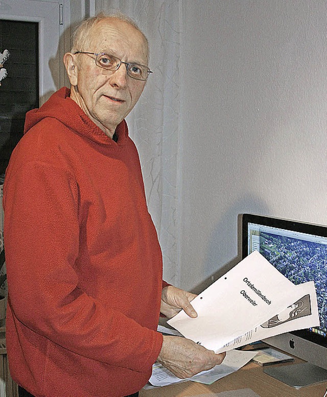 Der Genealoge Klaus Siefert bei der Arbeit   | Foto: Martin Frenk