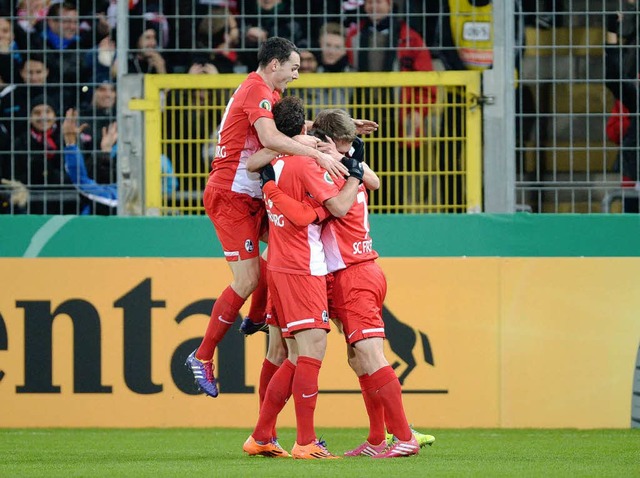 Der SC Freiburg hatte gegen Bayer Leve...schwachem Start auch Grund zum Jubeln.  | Foto: dpa