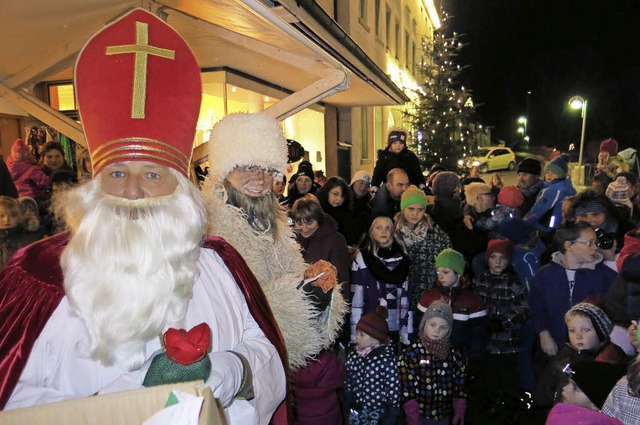 Alle Hnde voll zu tun hatten St. Niko...ld  gelang dies den beiden vorzglich.  | Foto: Erhard Morath