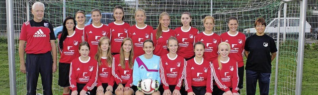 Das TuS-Frauenteam mit Trainer &#8222;...er (links) und Susi Kammerer (rechts).  | Foto: sedlak