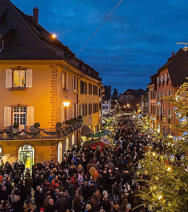 Mit seiner Altstadt-Kulisse gehrt der...ten in der Region- vor allem am Abend.  | Foto: E. Schindl