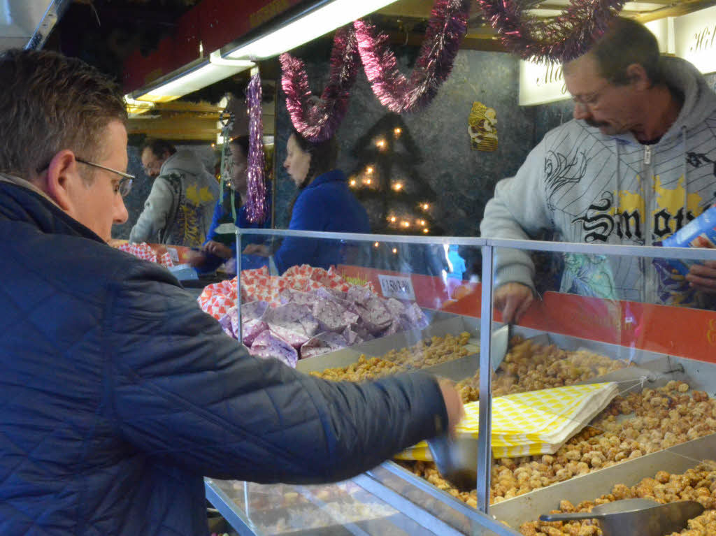 Impressionen vom Weihnachtsmarkt auf dem Domplatz in St. Blasien.