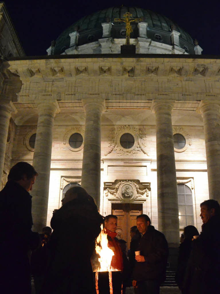 Impressionen vom Weihnachtsmarkt auf dem Domplatz in St. Blasien.