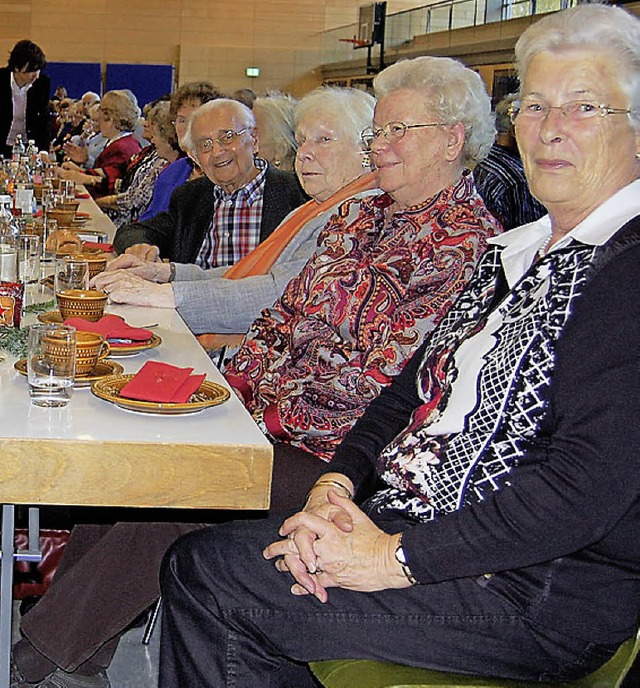 Mehr als 350 Seniorinnen und Senioren ...orennachmittag der Stadt Laufenburg.    | Foto: melanie dramac