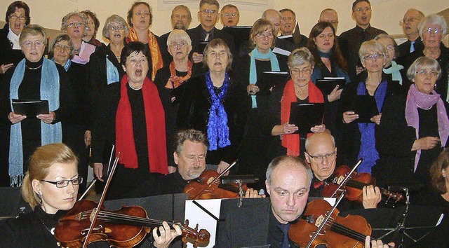 Beeindruckender Klang: der Chor der ev...verein Bad Sckingen beim Festkonzert   | Foto: Roswitha Frey