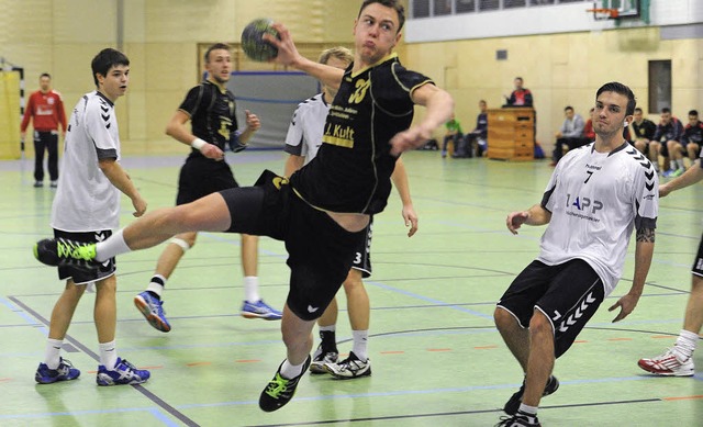 Erzielte  sechs Treffer gegen die stau...wehr:  Jonas Schamberger vom ESV Weil   | Foto: Schn