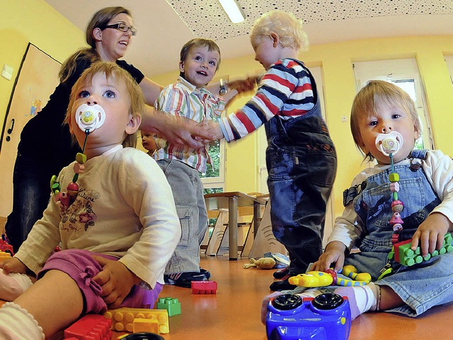 Kinder spielen bei einer Tagesmutter.   | Foto: dpa