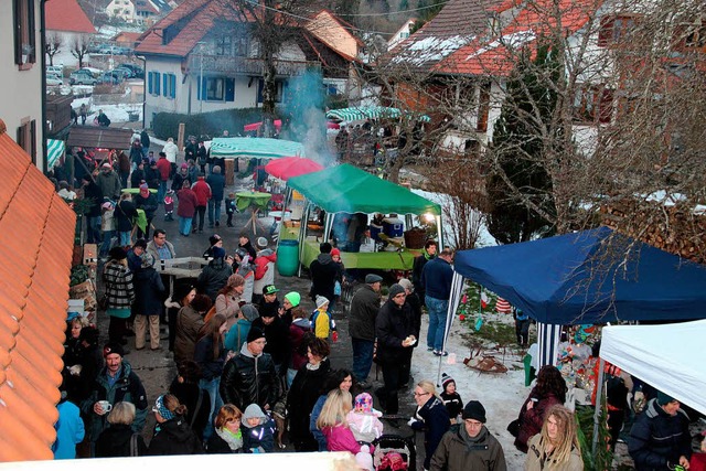 Viele Besucher zog auch dieses Jahr wi...r Adventsmarkt im Ecken in Marzell an.  | Foto: Kanmacher