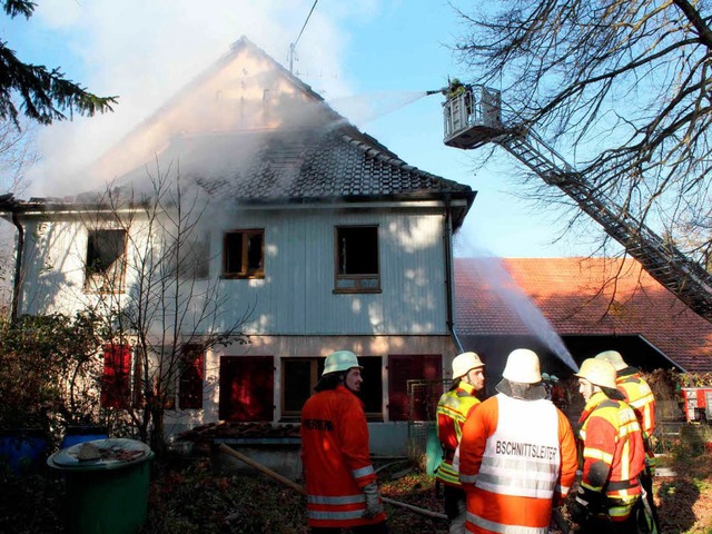 Ein Haus bei Bremgarten ist am Montagmorgen ausgebrannt.  | Foto: Otmar Faller