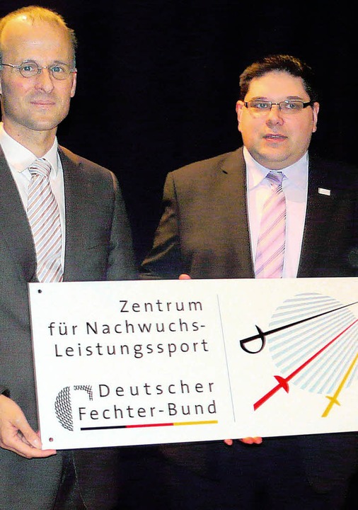 Andreas Haasis-Berner (links), Vorsitz...für Nachwuchs-Leistungssport entgegen.  | Foto: Eberhard Weiß