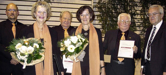 Dirk  Beckert, Barbara  Keller, Werner...kgrfler  Chorverbands, geehrt worden.  | Foto: ingeborg grziwa