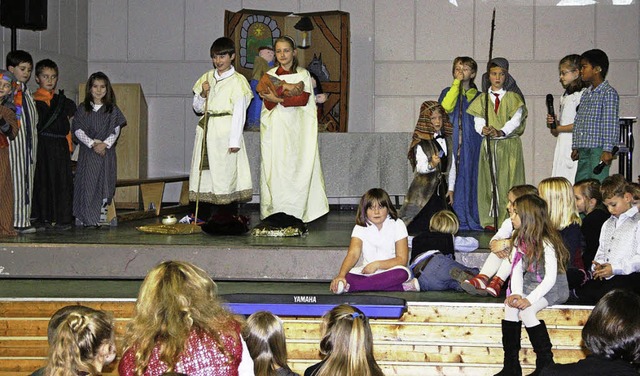 Ansprechend arrangierte Spielszenen, d...Christlichen Grundschule in Wollbach.   | Foto: Waler Bronner