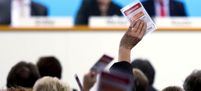 CDU-Delegierte stimmen in Berlin dem Koalitionsvertrag zu.   | Foto: AFP