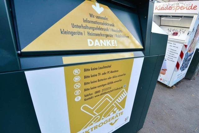 Freiburg stellt Container fr Elektroschrott auf