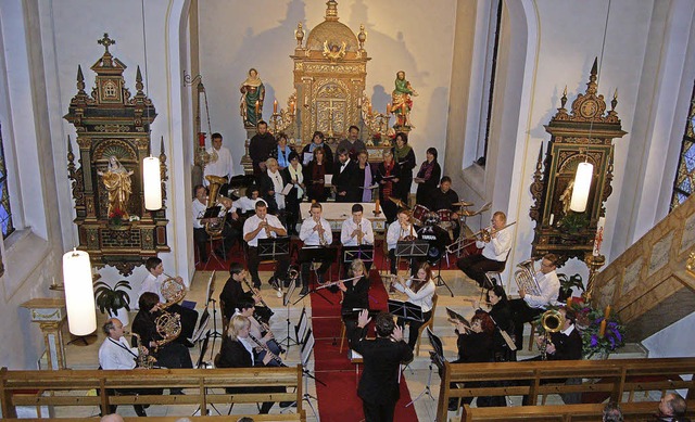 Musikverein Suggental und Kirchenchor beim  Konzert in Mari Heimsuchung.  | Foto: christian Ringwald
